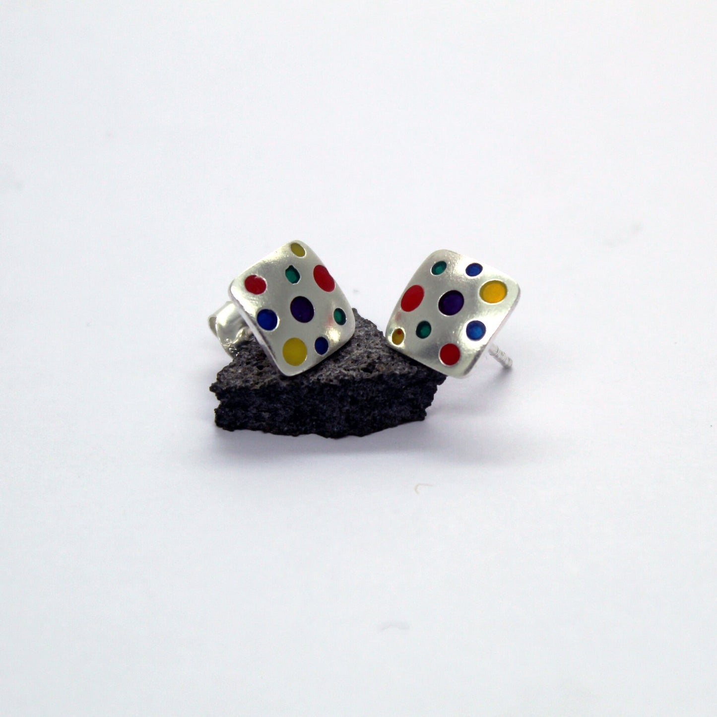 Pendientes cuadrados con colores en plata 925