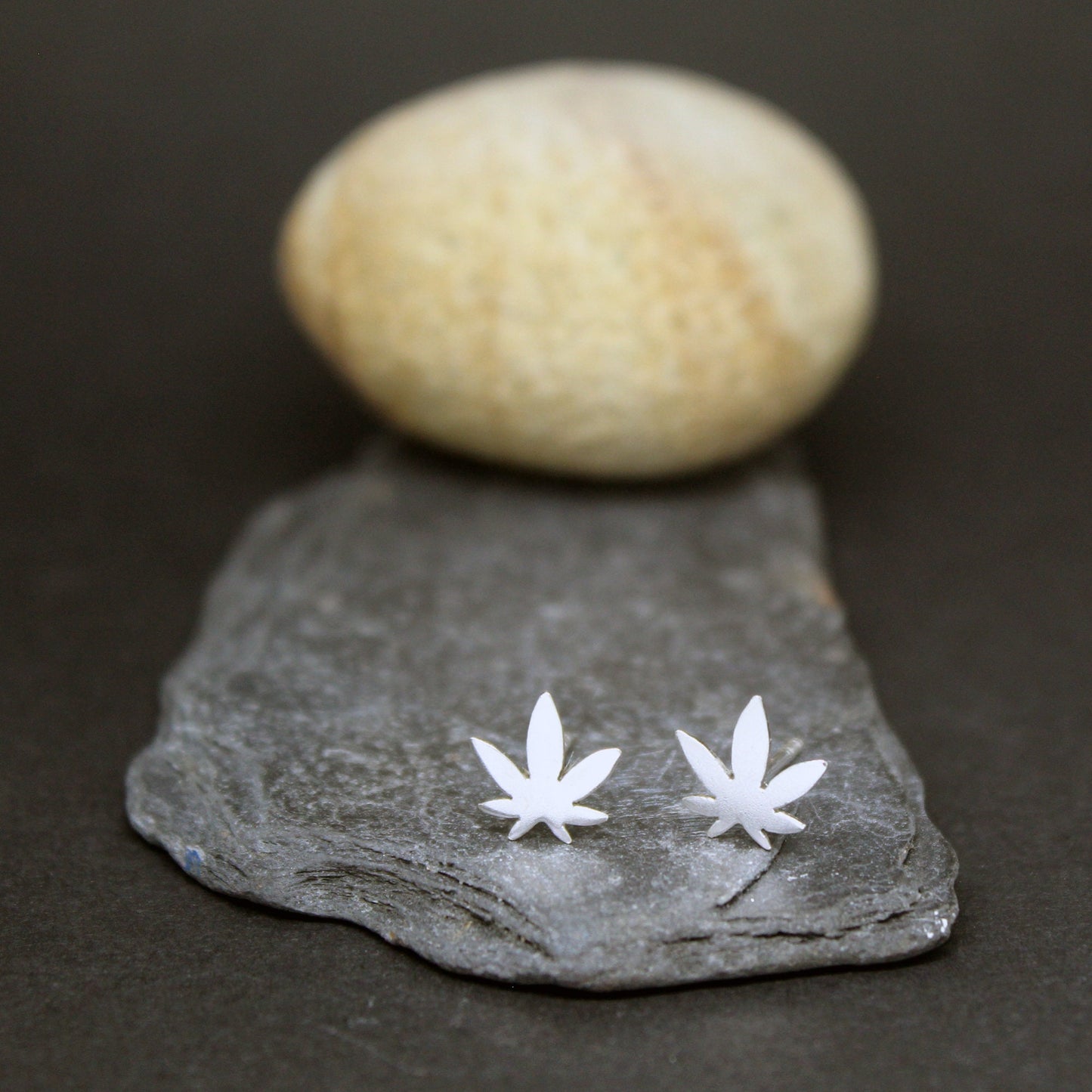Marijuana leaf earrings in 925 silver