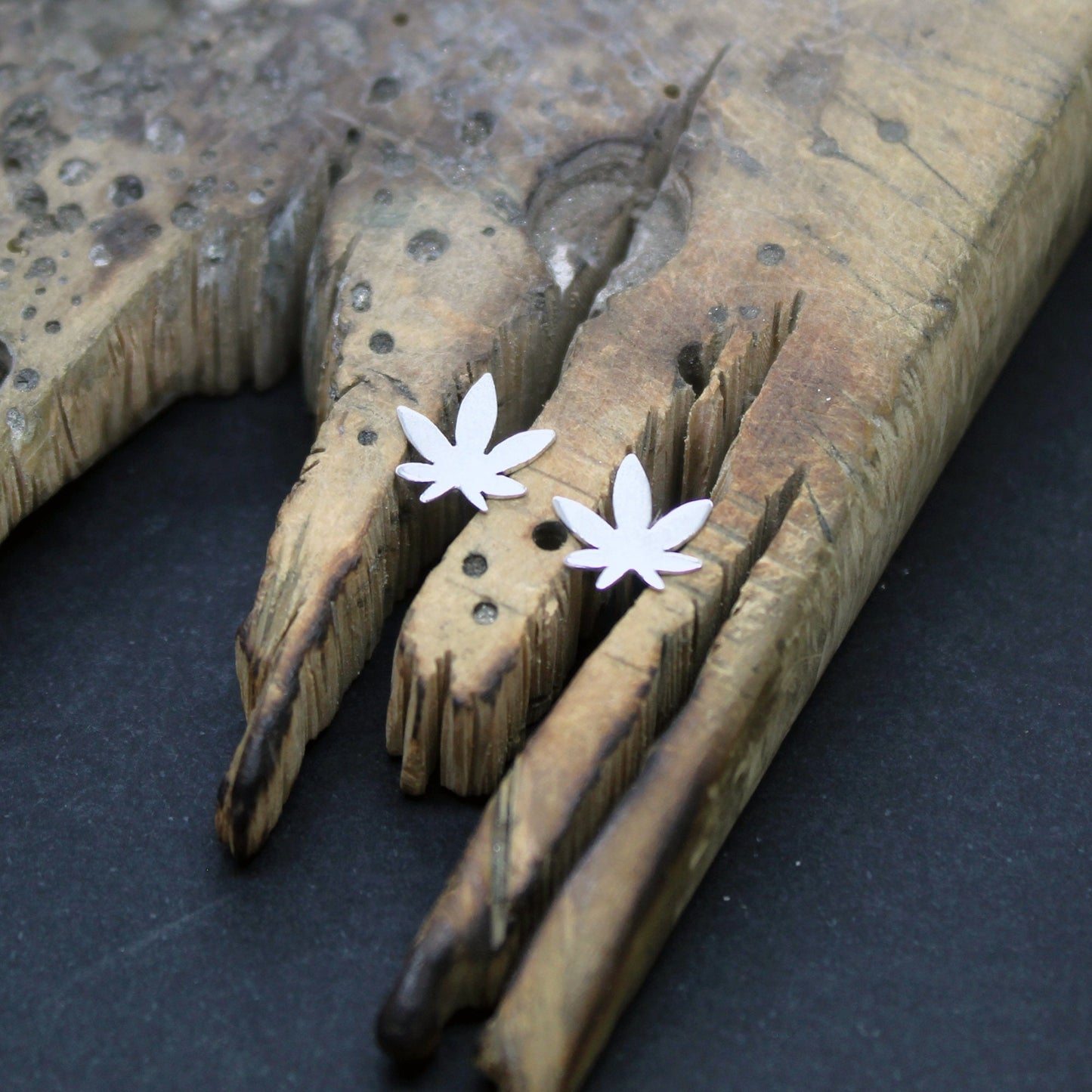 Marijuana leaf earrings in 925 silver