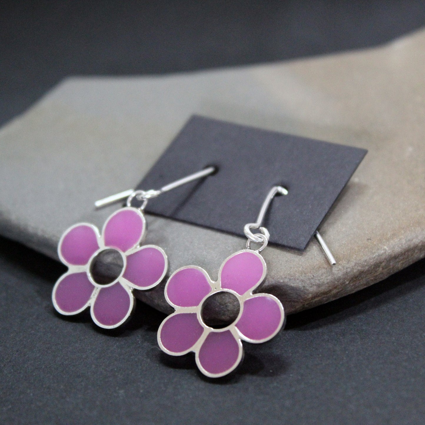 Flores lilas pendientes en plata 925
