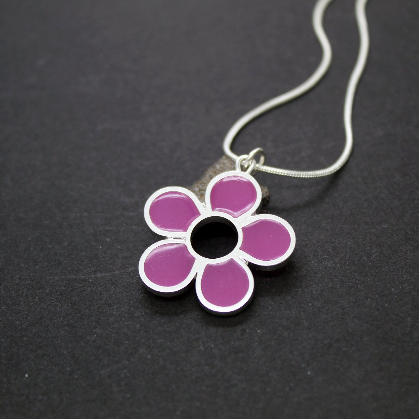 Flor lila colgante de plata 925