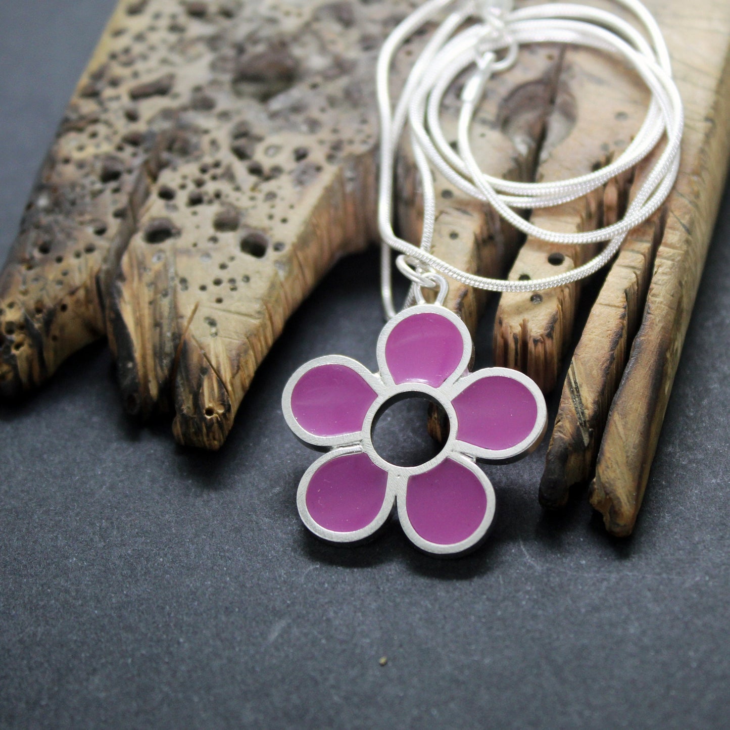 Flor lila colgante de plata 925