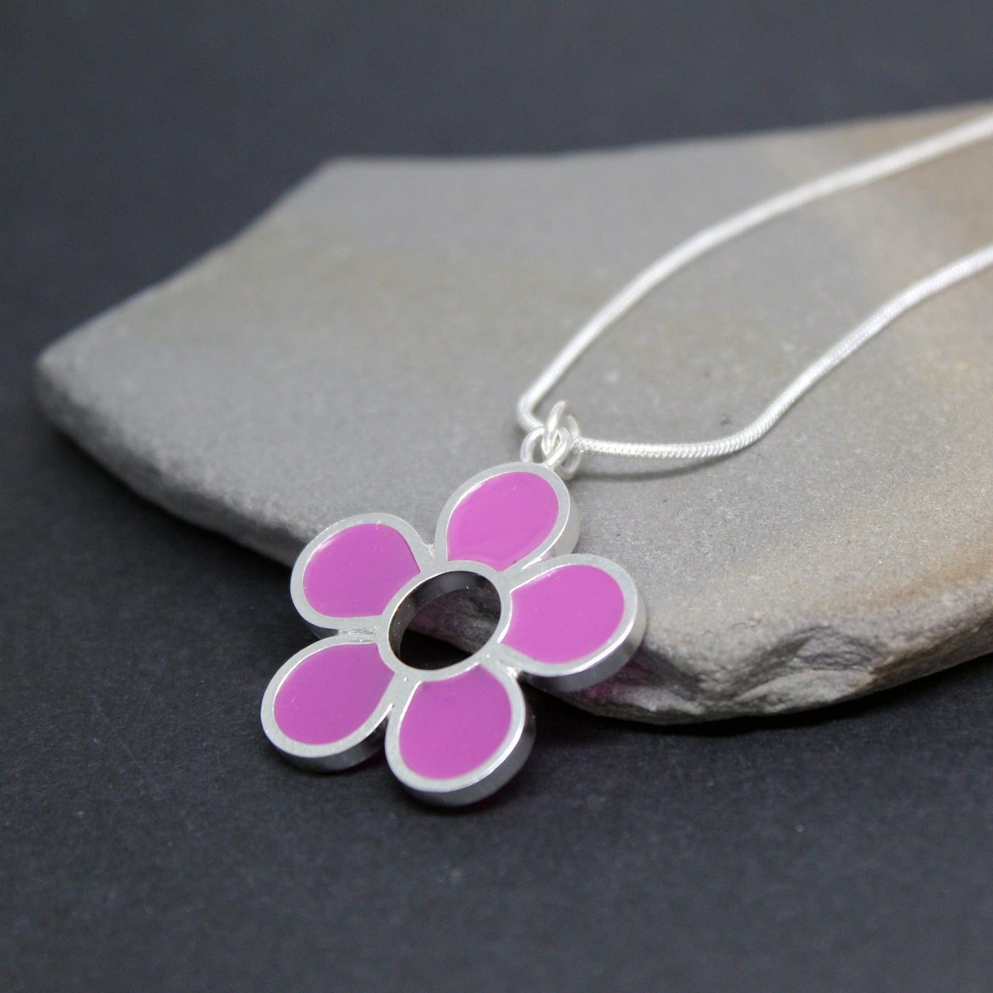 Flor lila colgante de plata 925