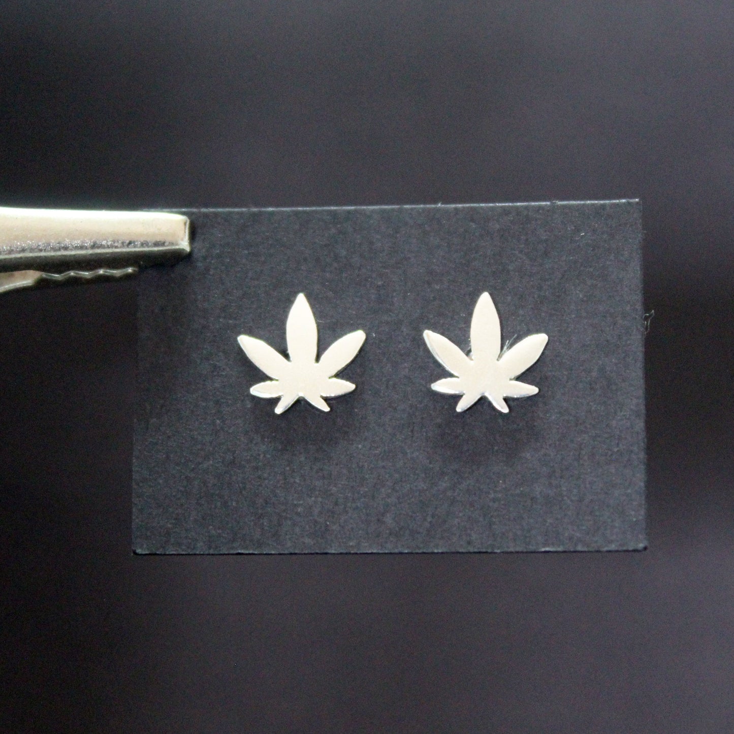 Marijuana leaf earrings in 925 silver