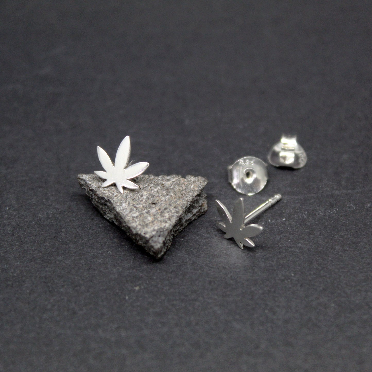 Marijuana leaf earrings in 925 silver