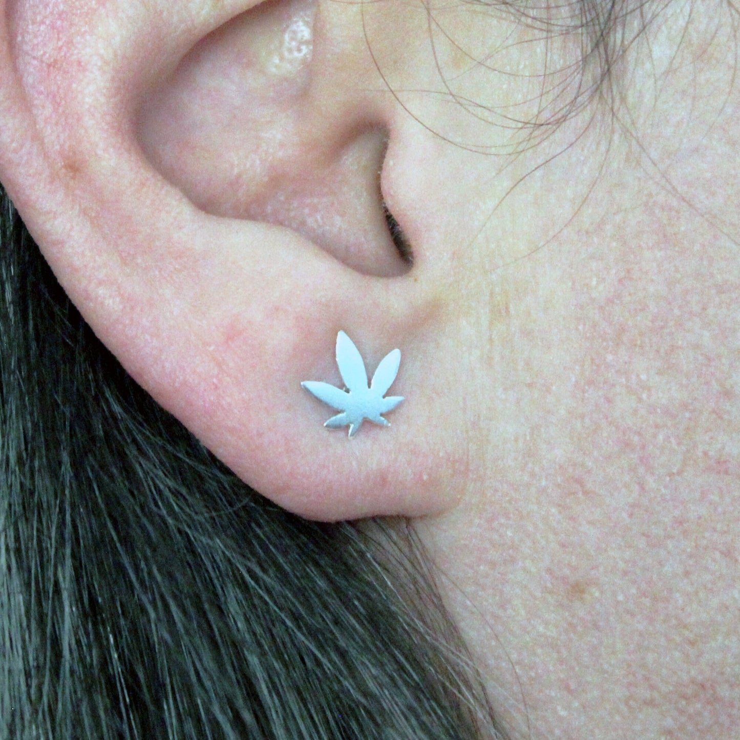Marijuana leaf earrings in 925 silver