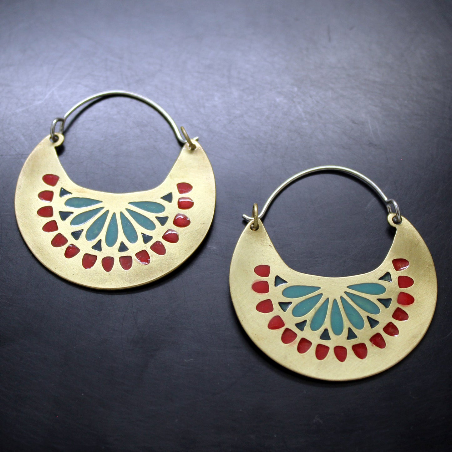 Pendientes de latón y plata 925 "Mandala Aurora" con incrustaciones de resina UV