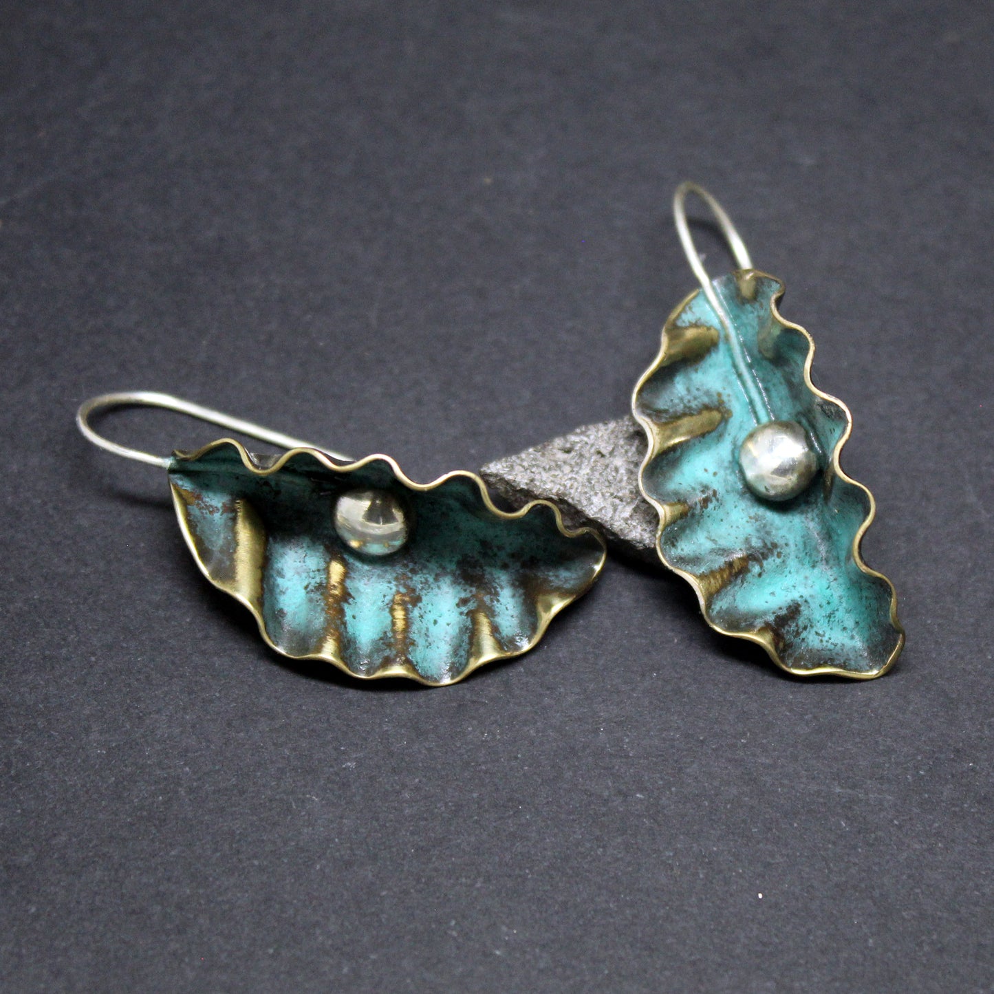Pendientes Hoja Ondulada de latón y plata 925