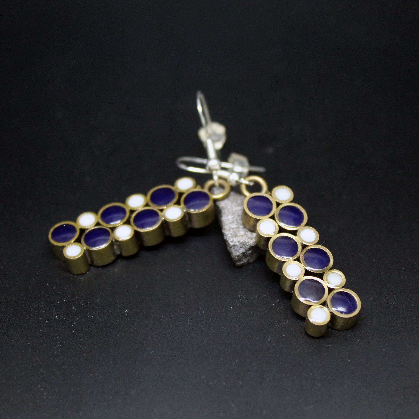 Pendientes "Olas de Medianoche" de latón y plata 925