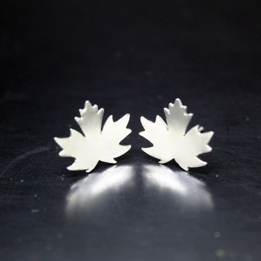 Pendientes hojas de arce en plata 925