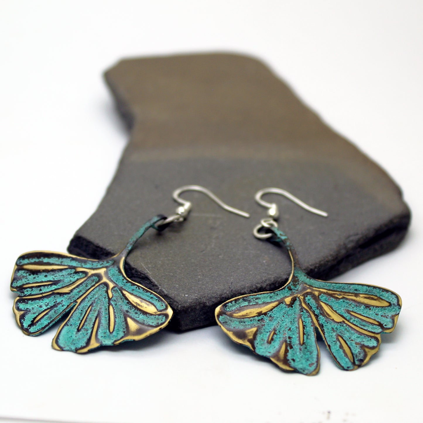 Pendientes hoja de Ginkgo Biloba en latón y plata 925