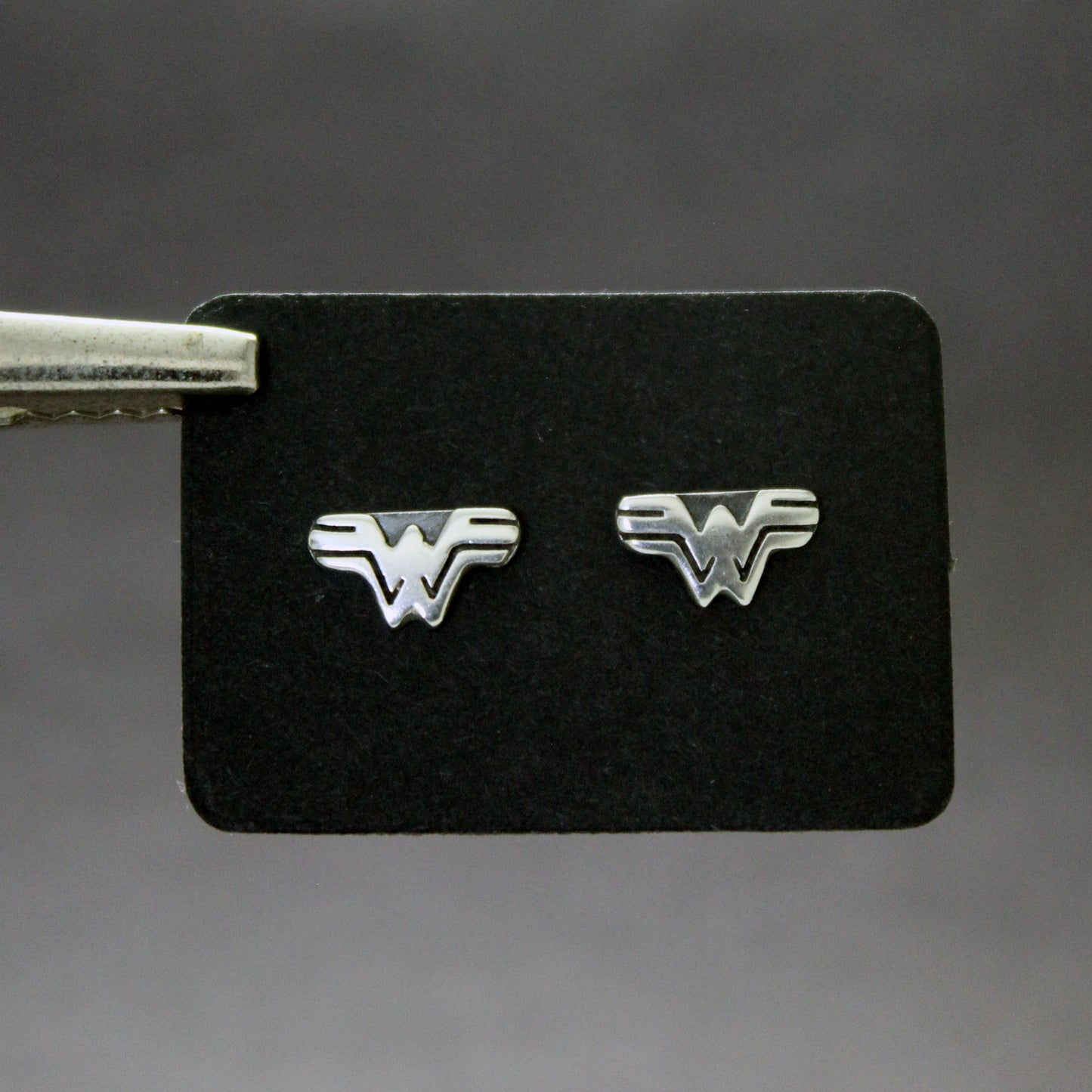 Mini pendientes Wonder Woman en plata 925