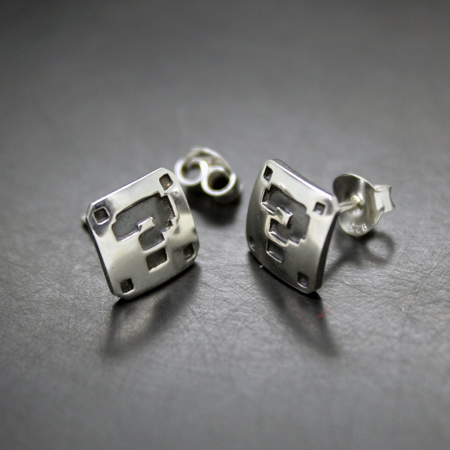 Super Mario question mark symbol in 8 bits earrings in 925 silver