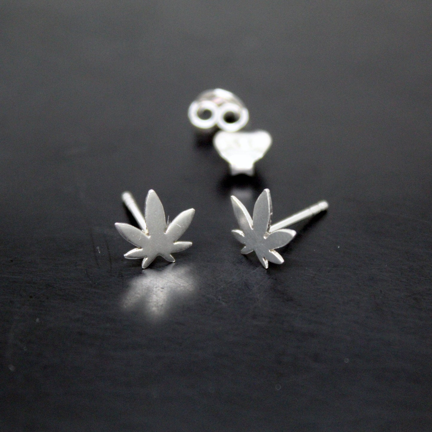 Marijuana leaf earrings in 925 silver