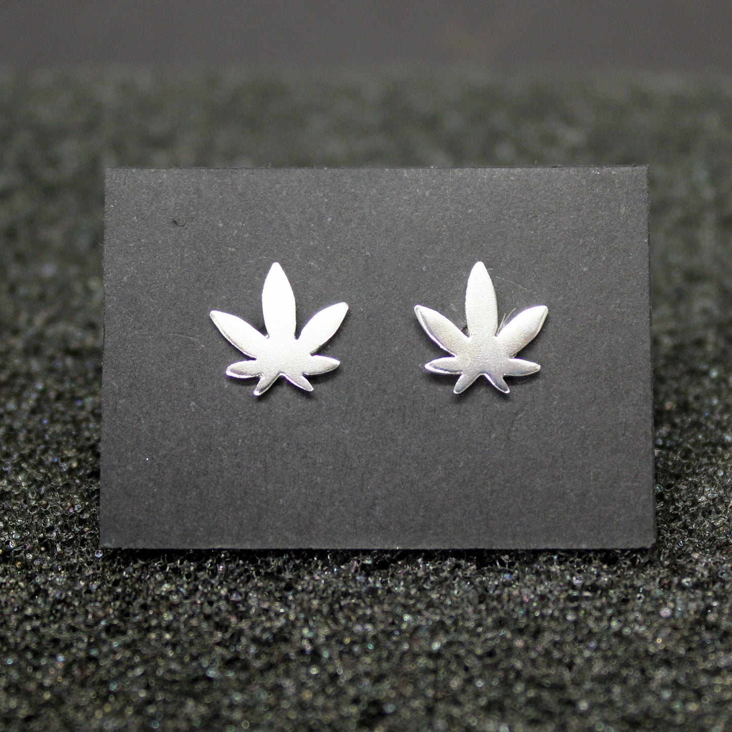 Marijuana leaf earrings in 925 silver
